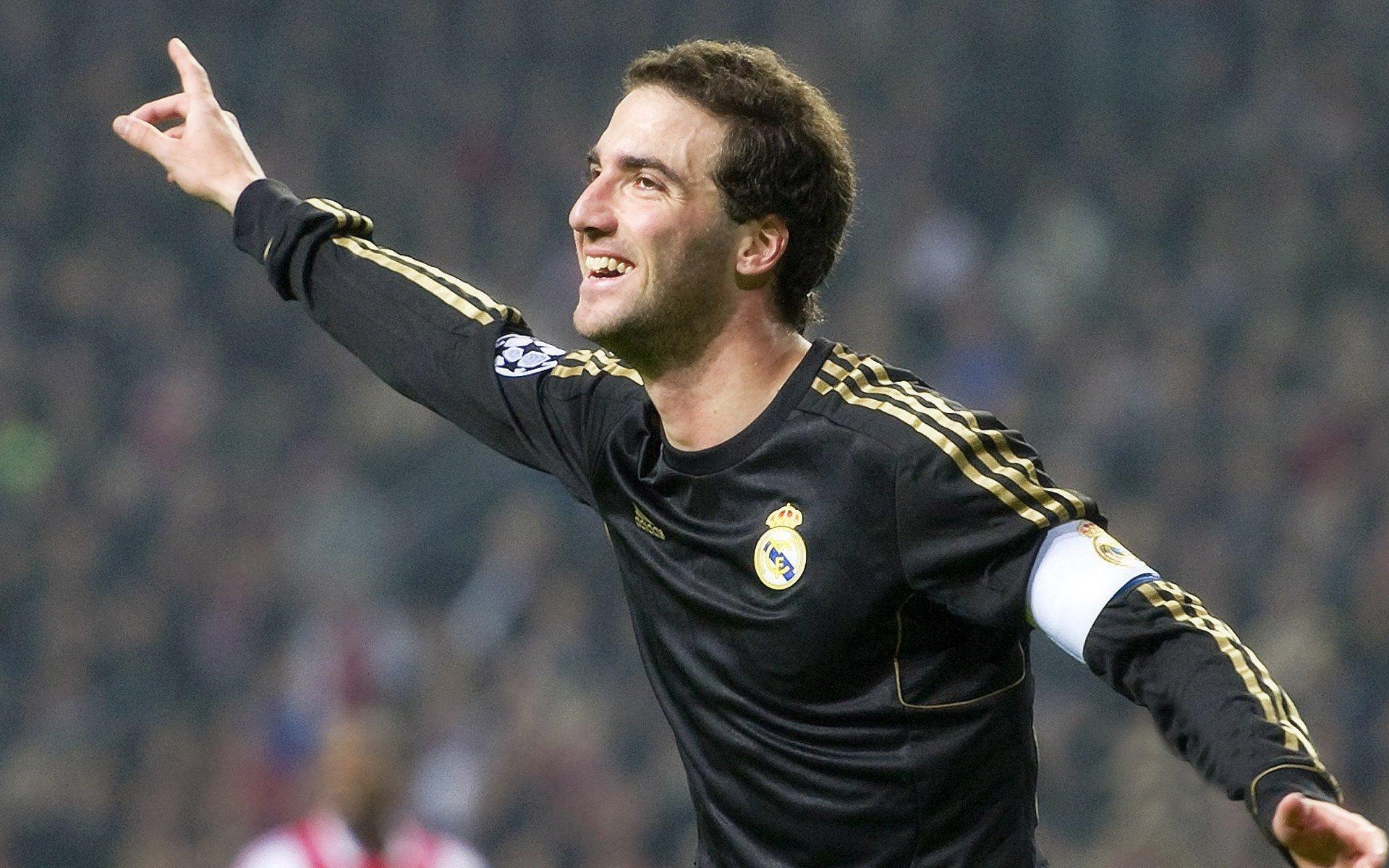 中国蝶泳新星闪耀国际赛场，破纪录摘金创历史